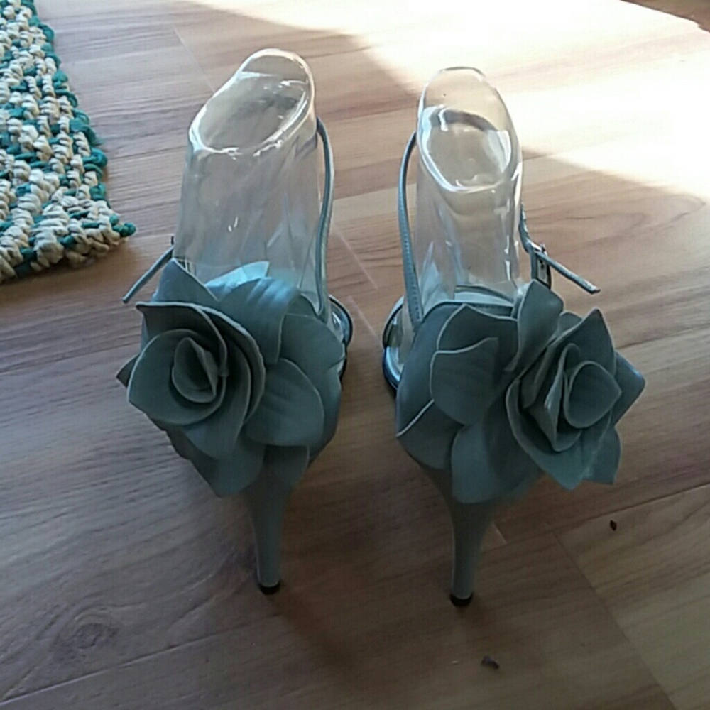 Sandals w heel